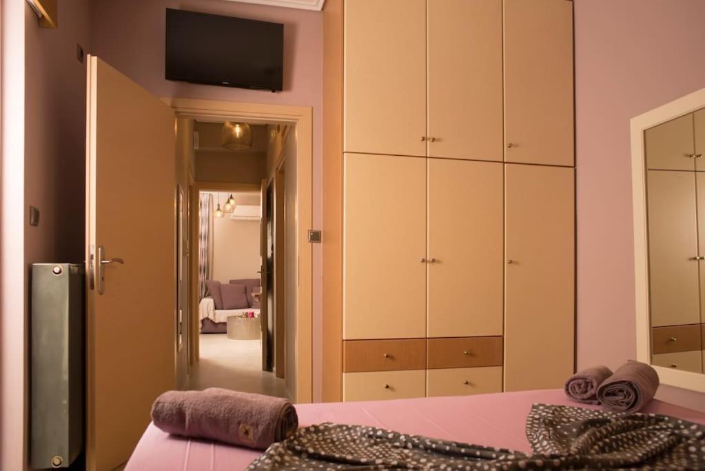 Deluxe Apartment In The Center Kalamata Esterno foto